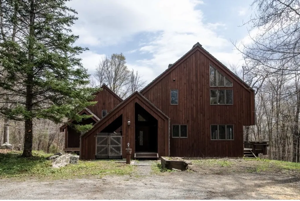 583 Hawk Spur Road Plymouth VT 05056