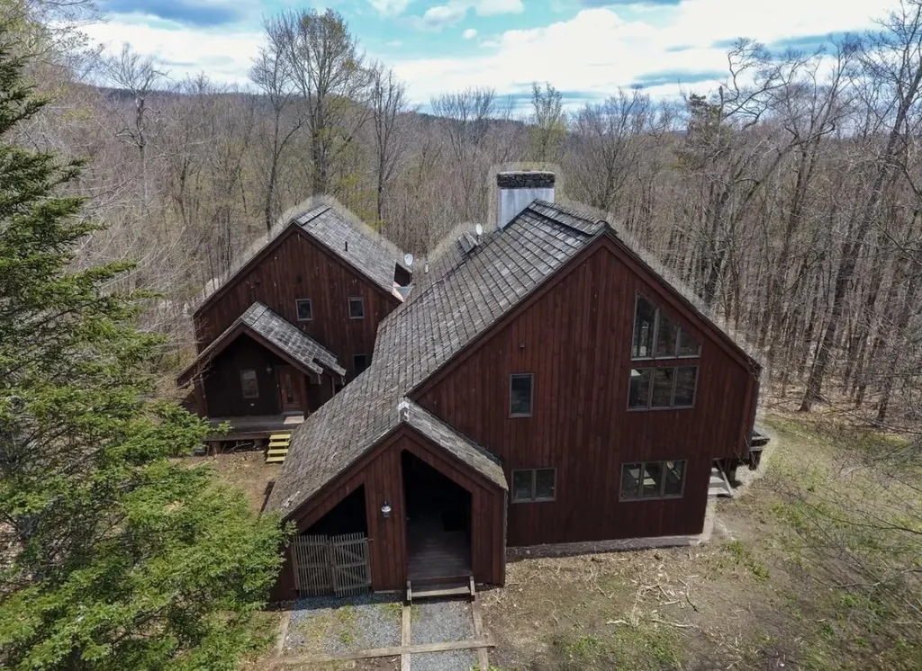 583 Hawk Spur Road Plymouth VT 05056