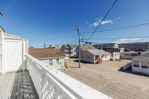 12 Manchester Street Hampton NH 03842