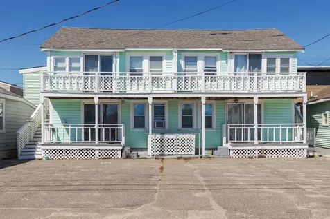 12 Manchester Street Hampton NH 03842