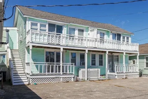 12 Manchester Street Hampton NH 03842