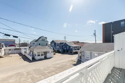 12 Manchester Street Hampton NH 03842