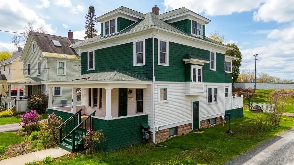 25 University Terrace Burlington VT 05401