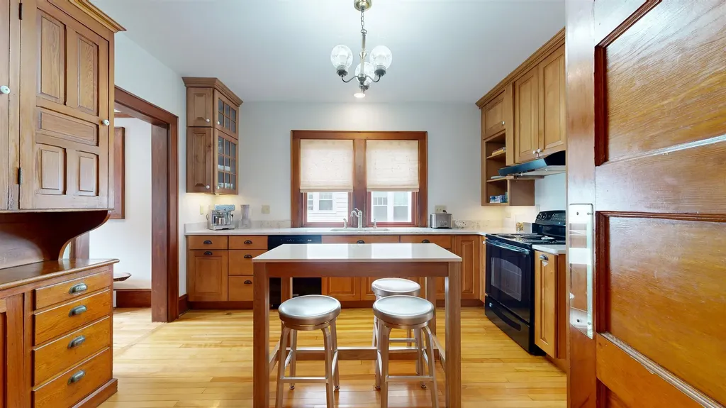 25 University Terrace Burlington VT 05401
