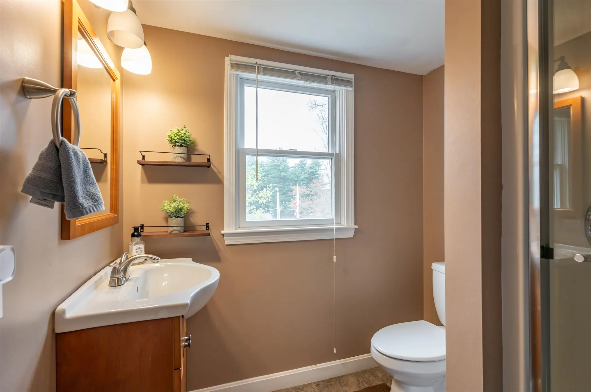 18 Hillside Drive Nashua NH 03064