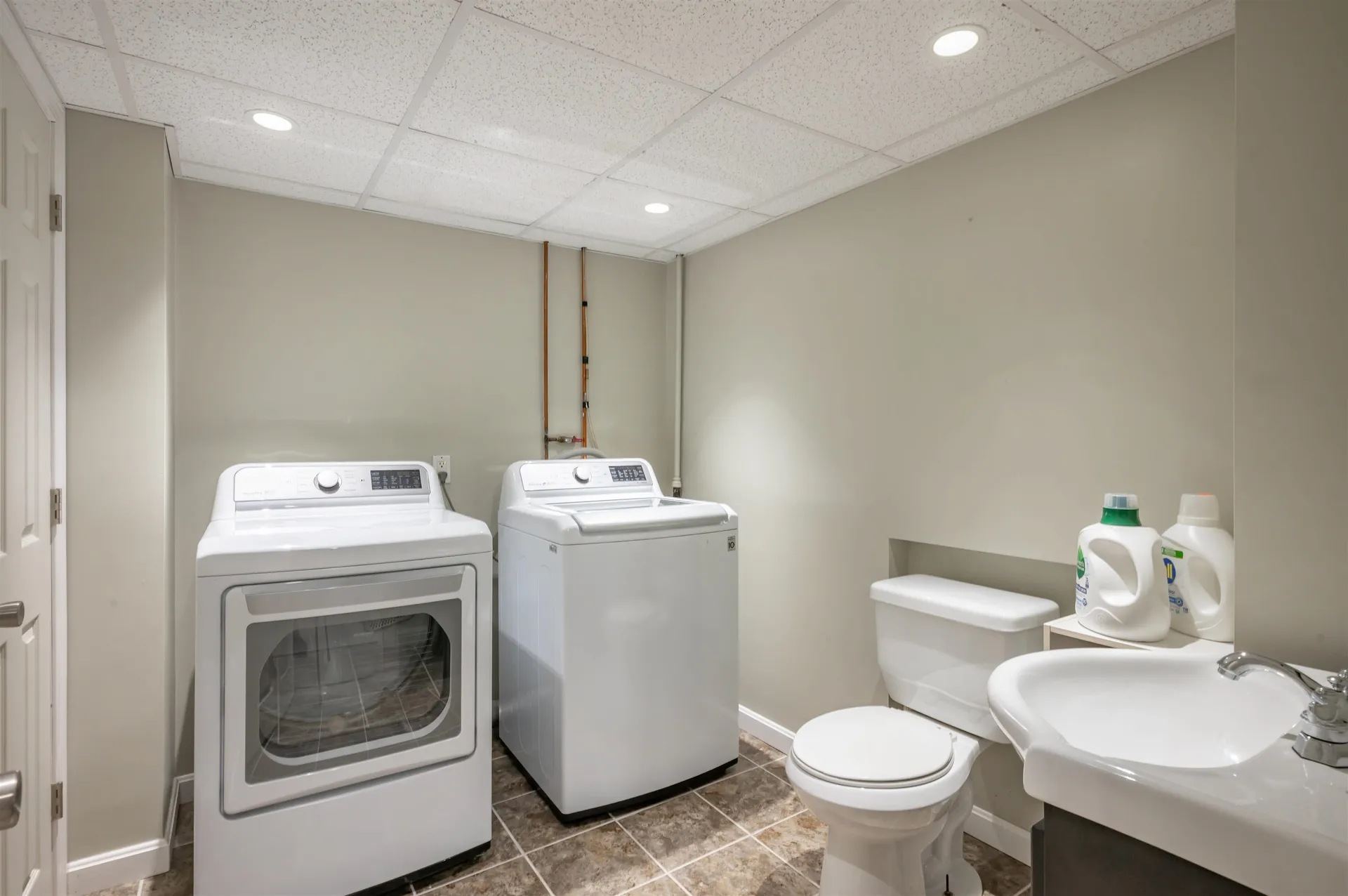 18 Hillside Drive Nashua NH 03064