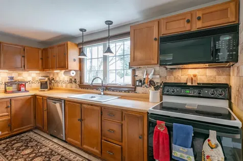 18 Hillside Drive Nashua NH 03064