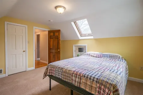 18 Hillside Drive Nashua NH 03064