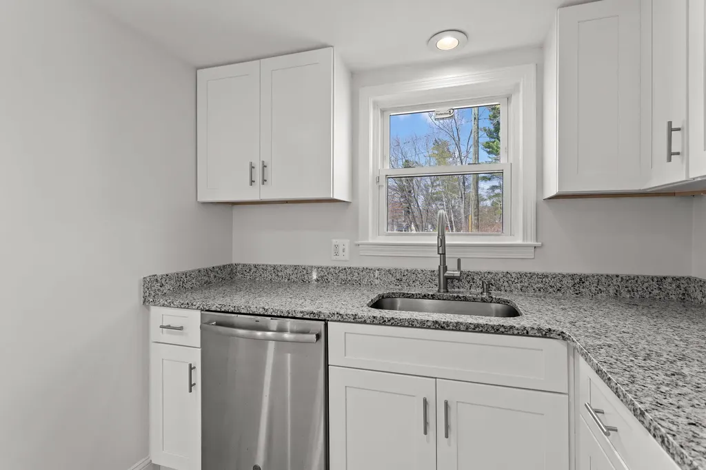 71 Franklin Street Derry NH 03038