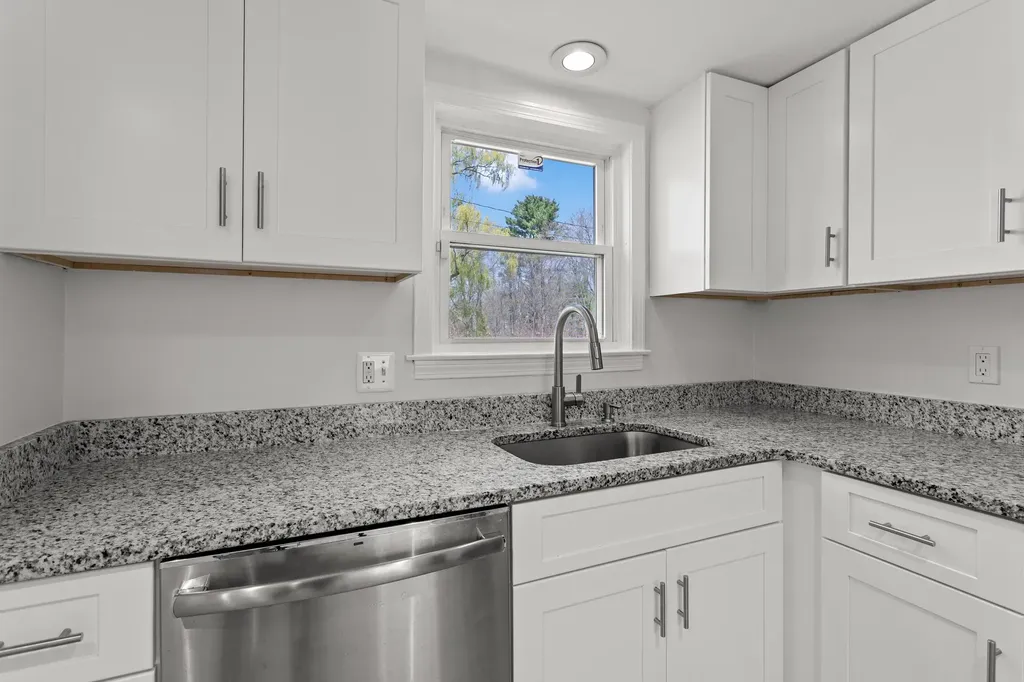 71 Franklin Street Derry NH 03038