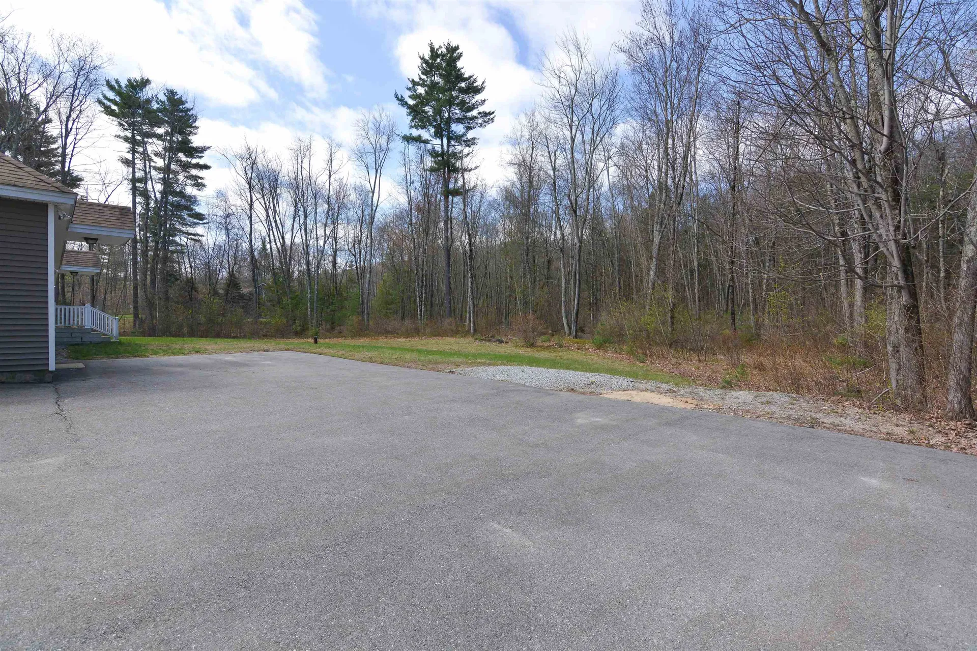 863 River Road Weare NH 03281