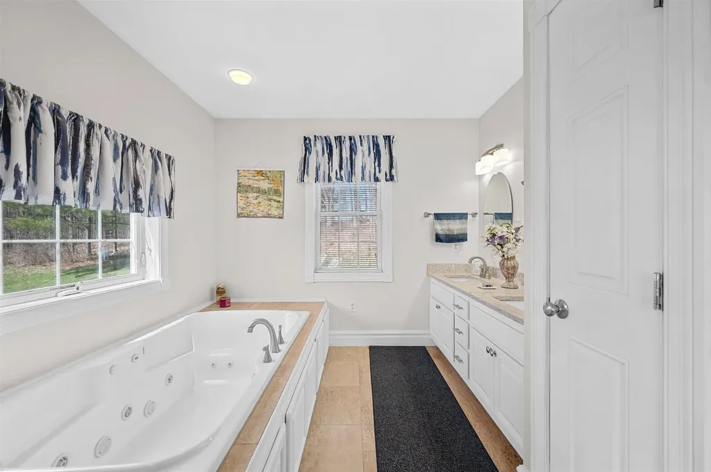 28 Goldsbury Woods Road Barre Town VT 05641