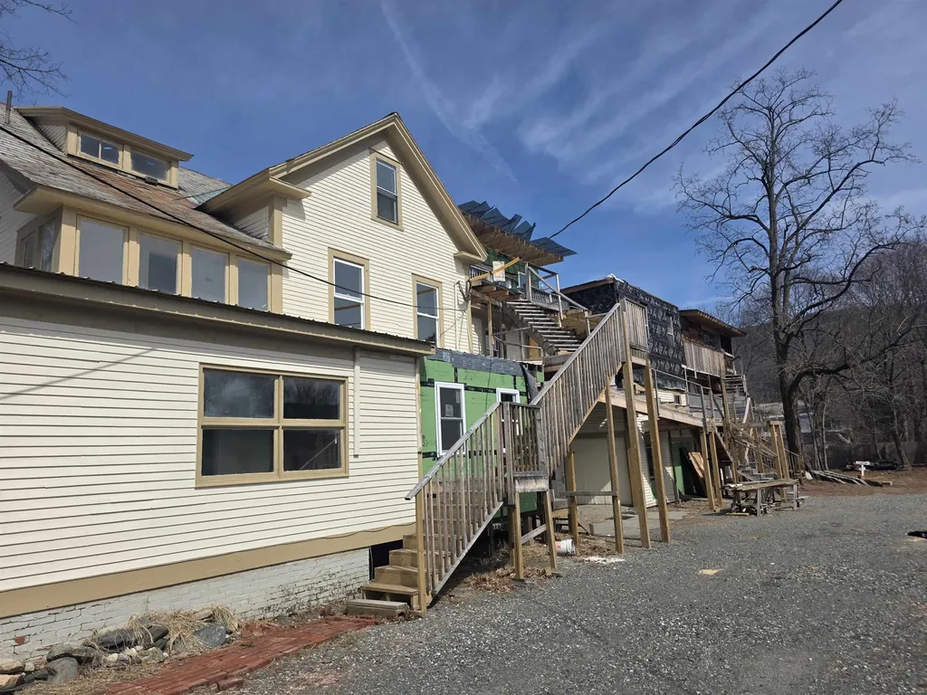 33 Oak Street Brattleboro VT 05301