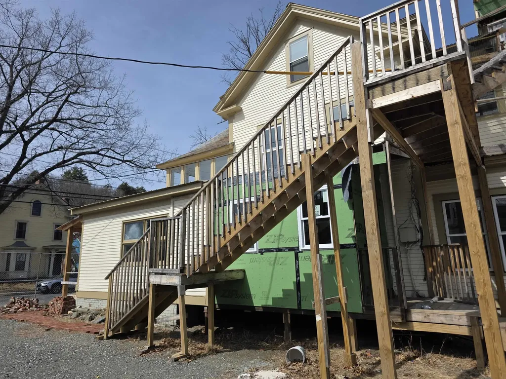 33 Oak Street Brattleboro VT 05301
