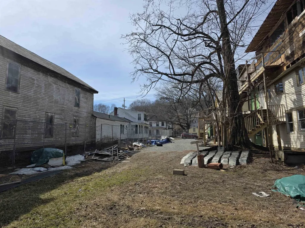 33 Oak Street Brattleboro VT 05301