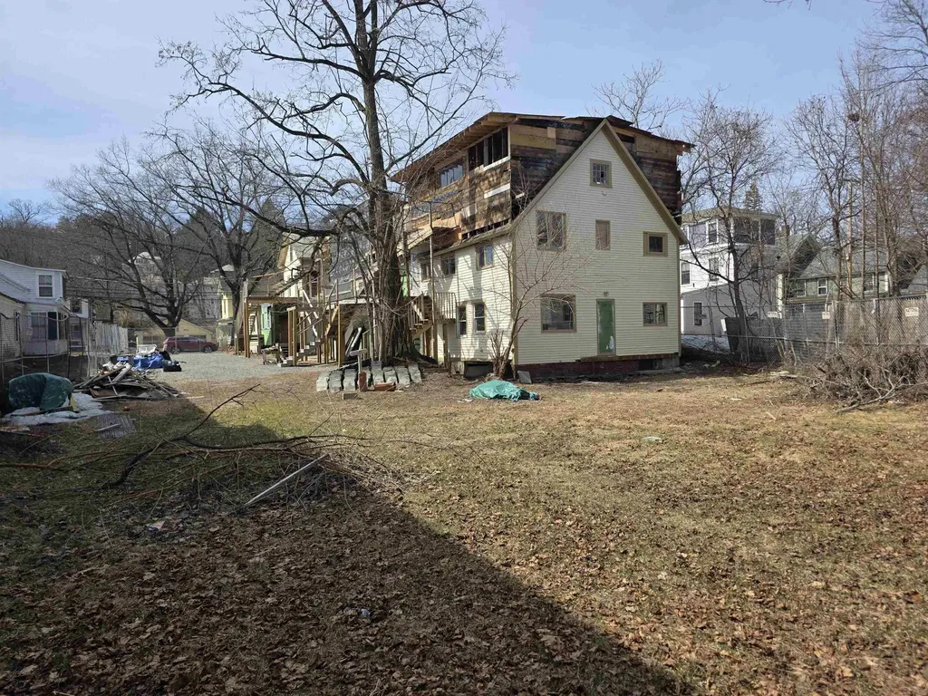 33 Oak Street Brattleboro VT 05301
