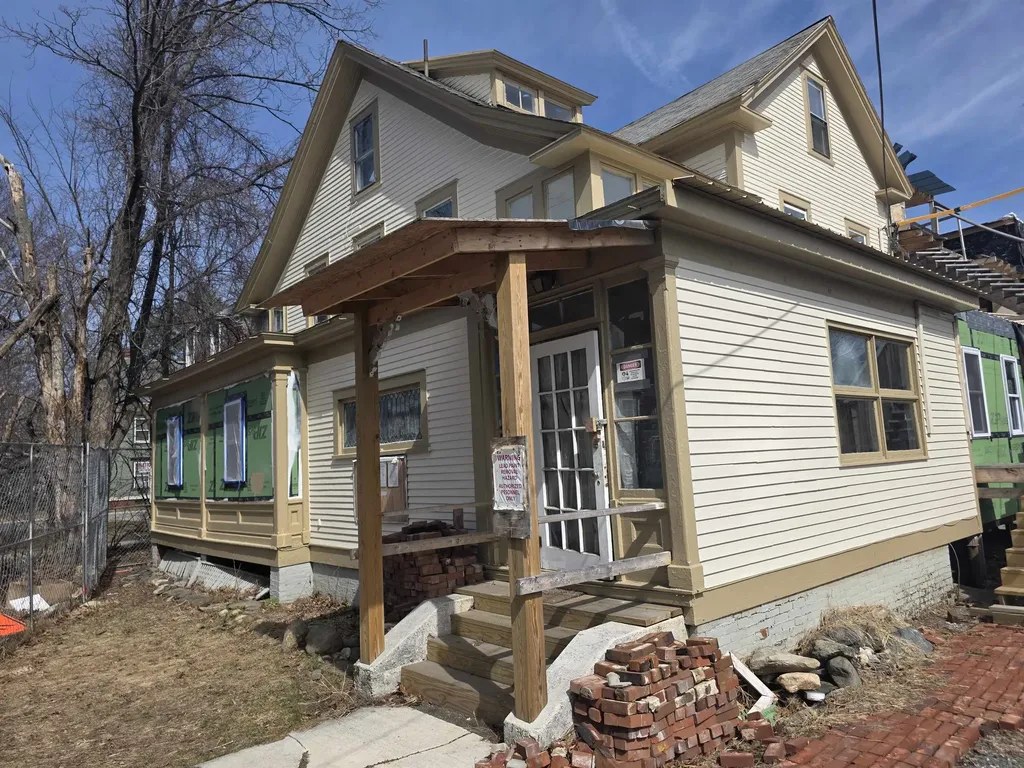 33 Oak Street Brattleboro VT 05301