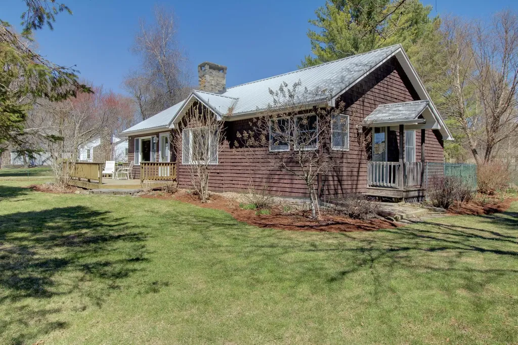 4131 West Shore Road Isle La Motte VT 05463