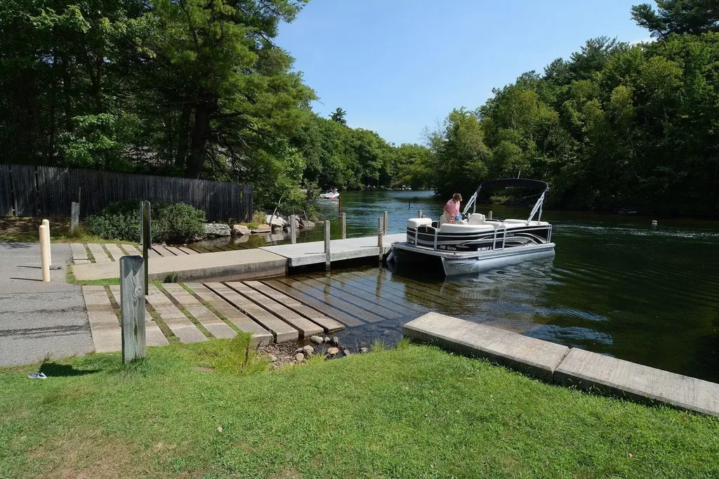 206 High Country Way Holderness NH 03245