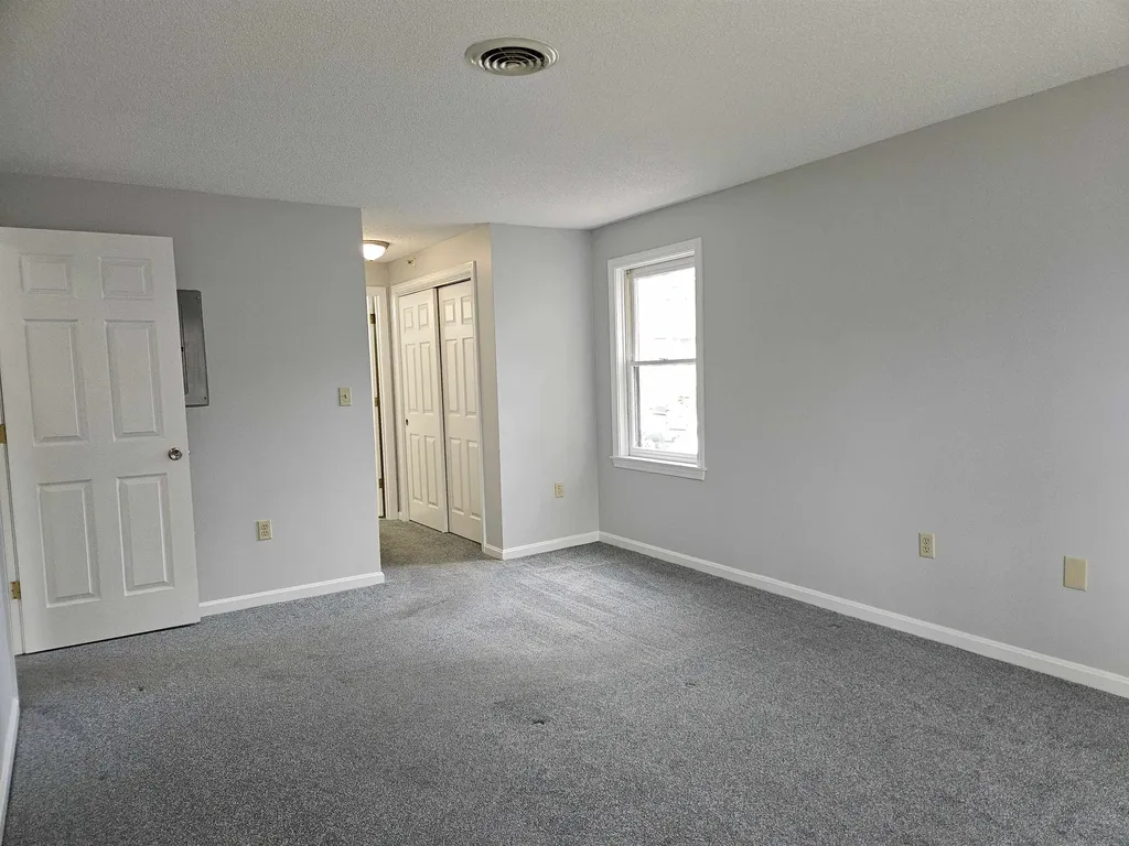 9 Bartemus Trail Nashua NH 03063