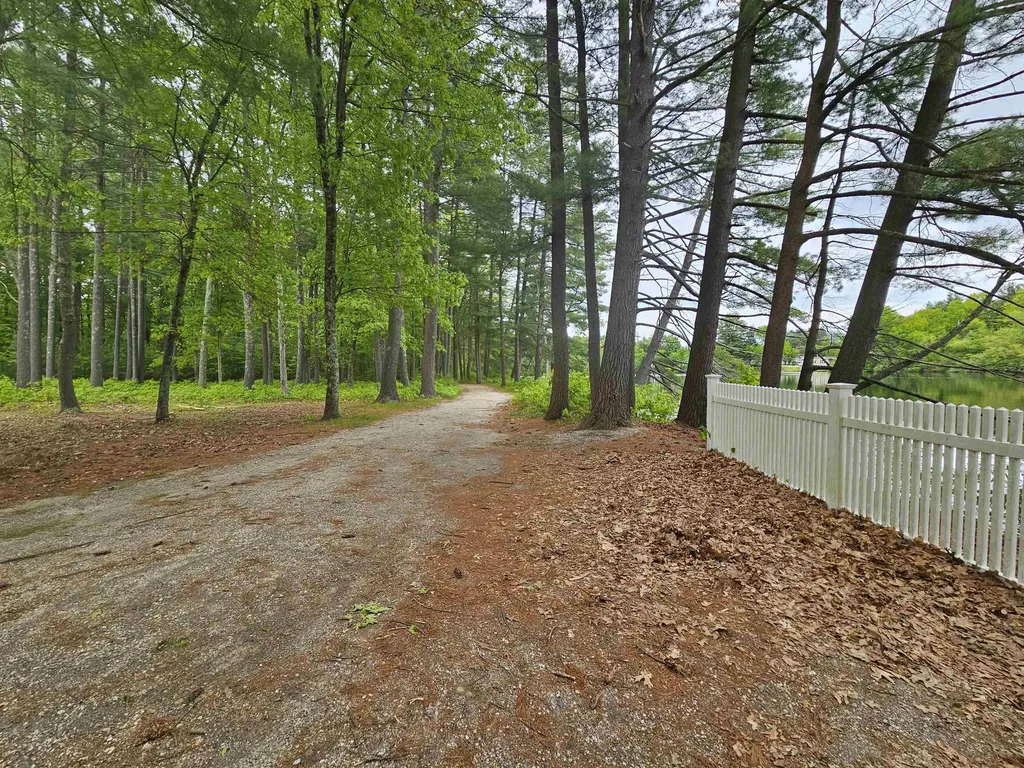 9 Bartemus Trail Nashua NH 03063