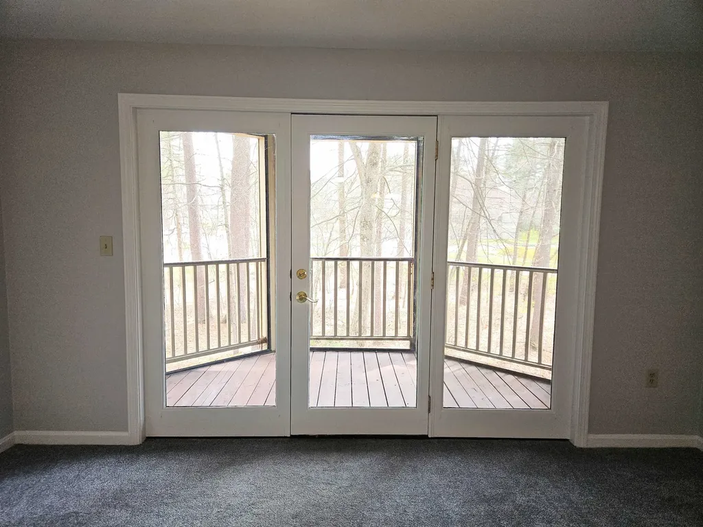 9 Bartemus Trail Nashua NH 03063