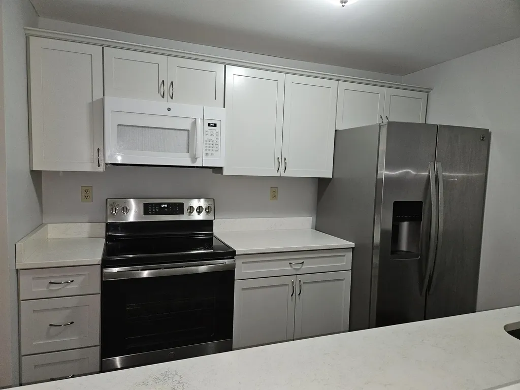 9 Bartemus Trail Nashua NH 03063