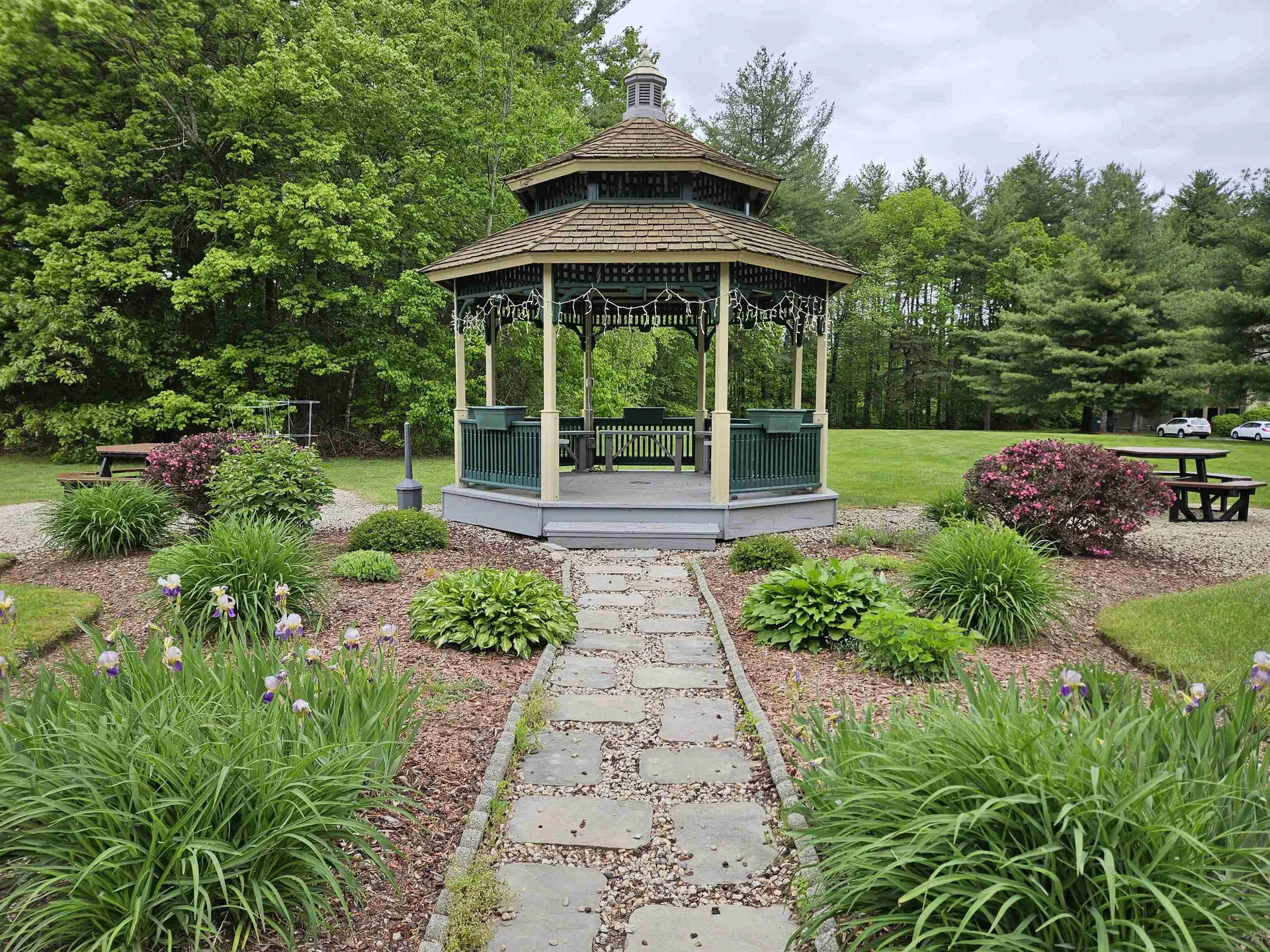 9 Bartemus Trail Nashua NH 03063