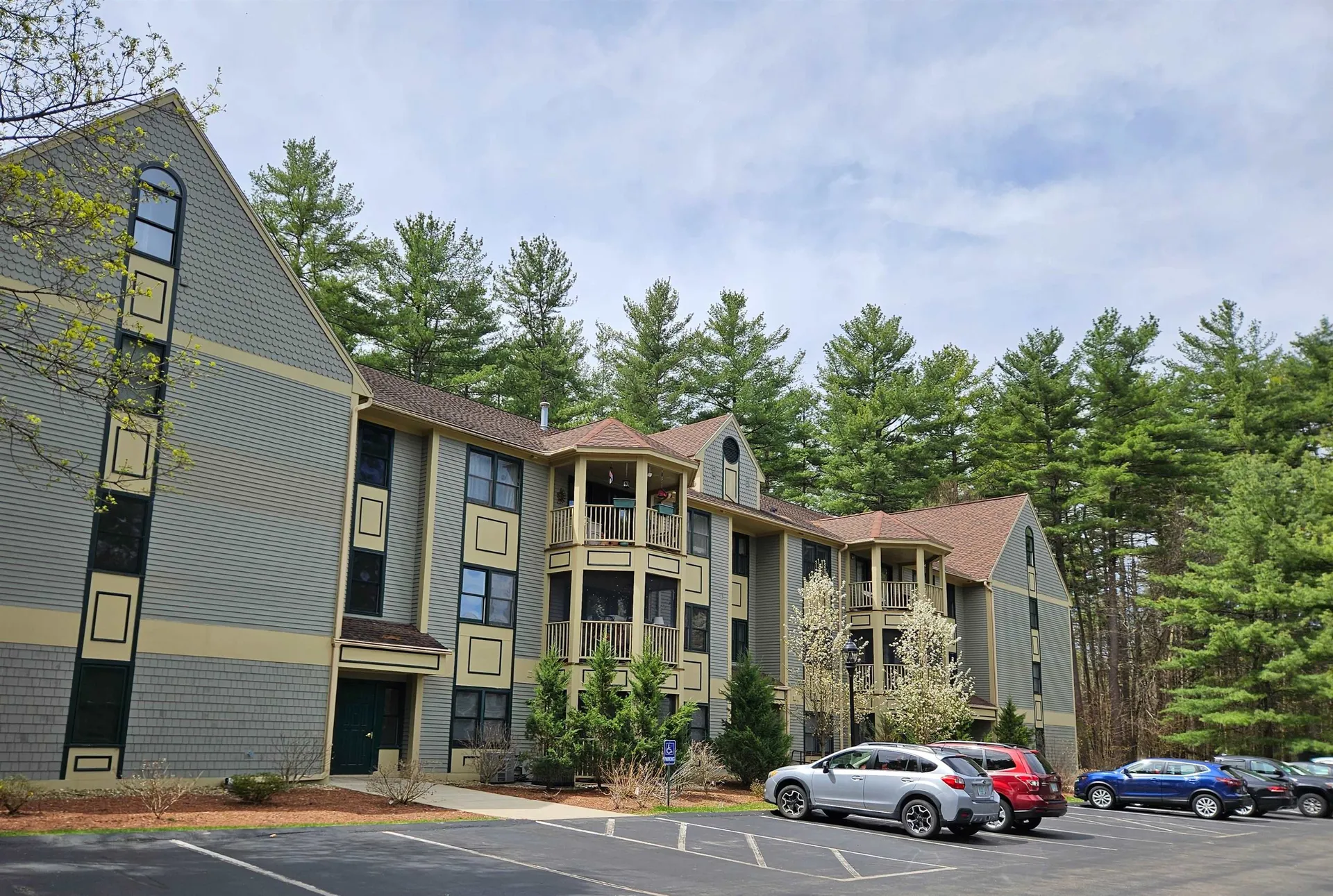 9 Bartemus Trail Nashua NH 03063