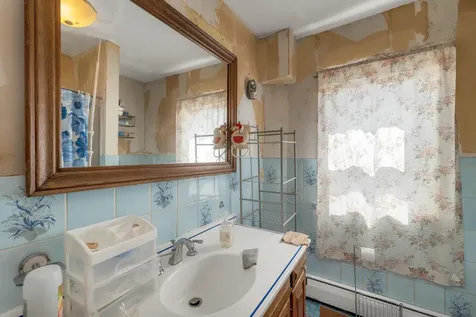 1B Balcom Street Nashua NH 03060
