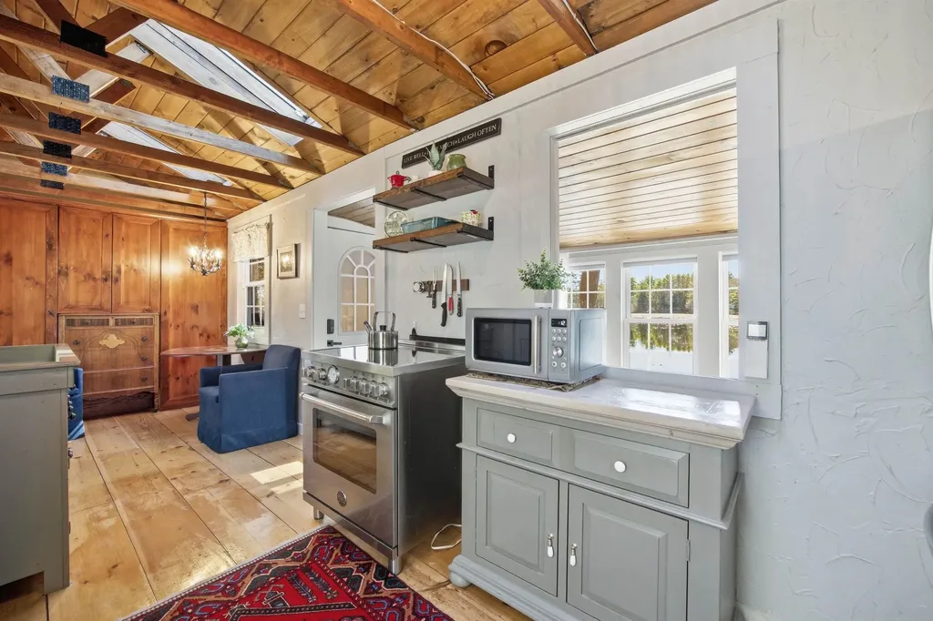 18 Holt Drive Deerfield NH 03037