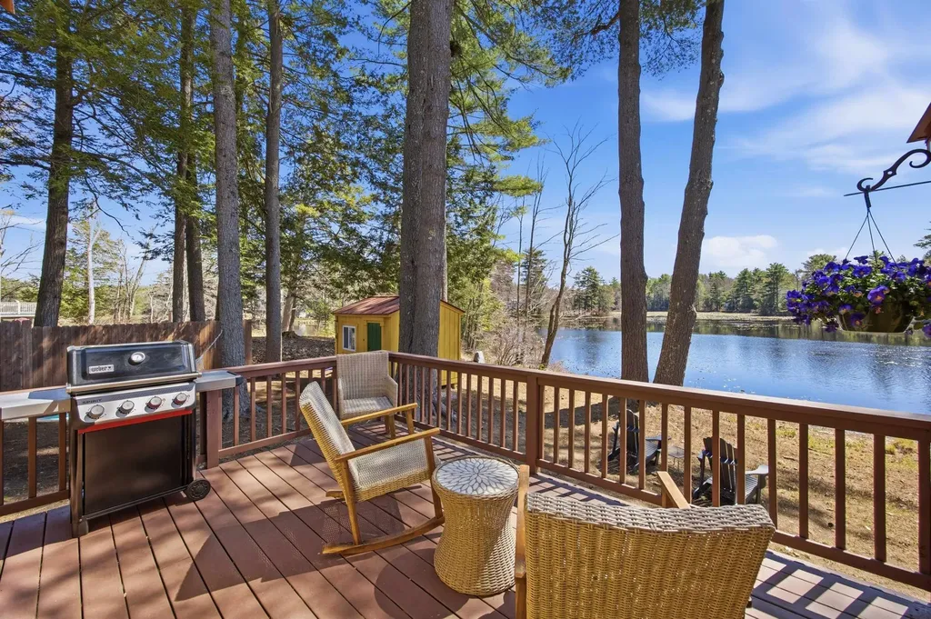 18 Holt Drive Deerfield NH 03037