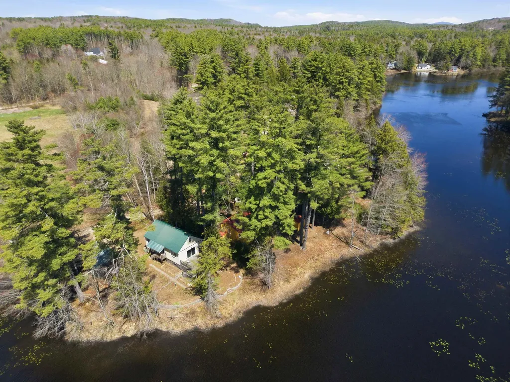 18 Holt Drive Deerfield NH 03037