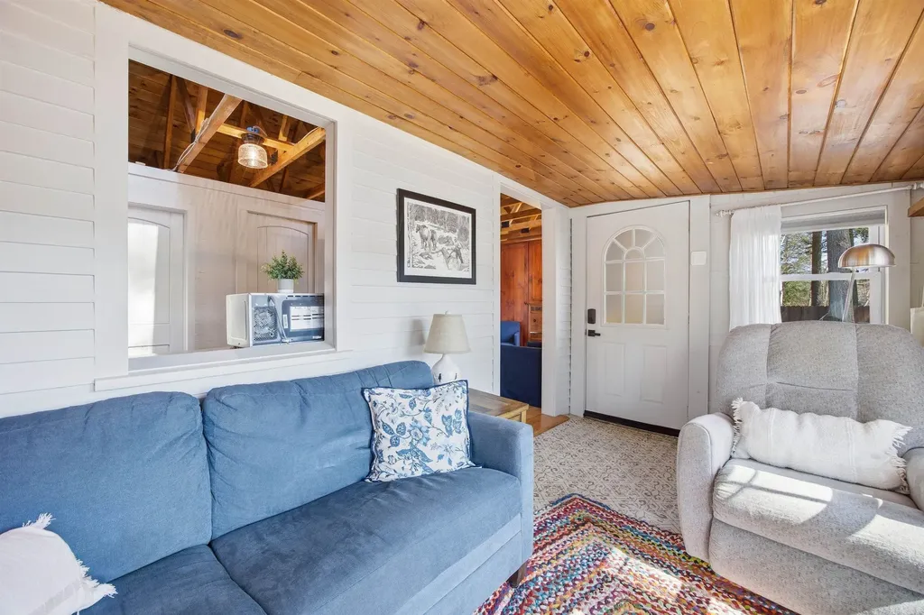 18 Holt Drive Deerfield NH 03037