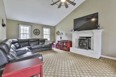 7 Drake Lane Derry NH 03038