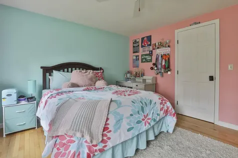 7 Drake Lane Derry NH 03038