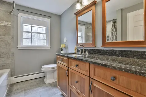 7 Drake Lane Derry NH 03038