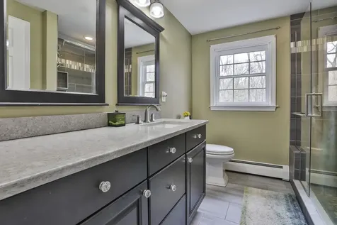 7 Drake Lane Derry NH 03038