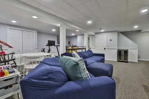 7 Drake Lane Derry NH 03038