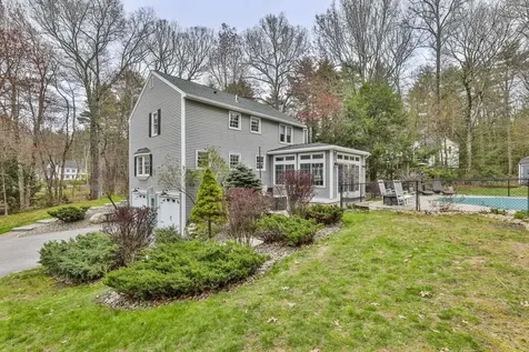 7 Drake Lane Derry NH 03038