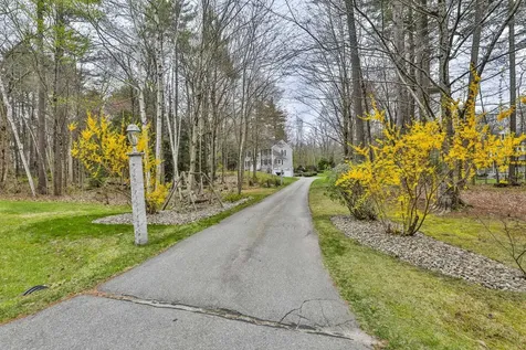 7 Drake Lane Derry NH 03038
