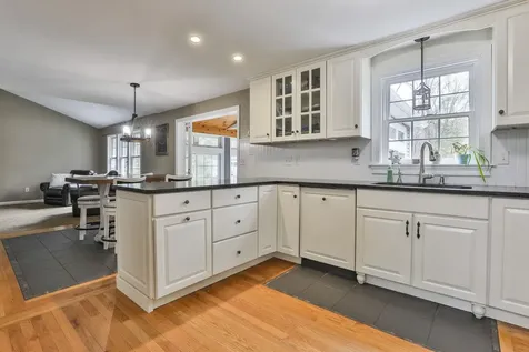 7 Drake Lane Derry NH 03038
