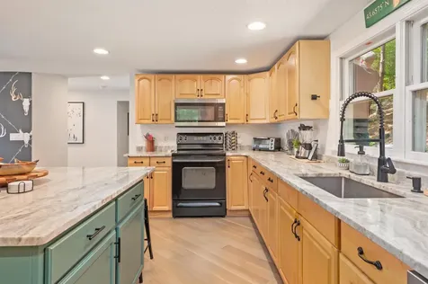 56 Old Hubbard Road Meredith NH 03253