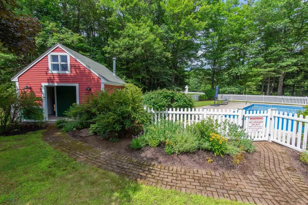 208 Benjamin Wentworth Drive Tamworth NH 03817
