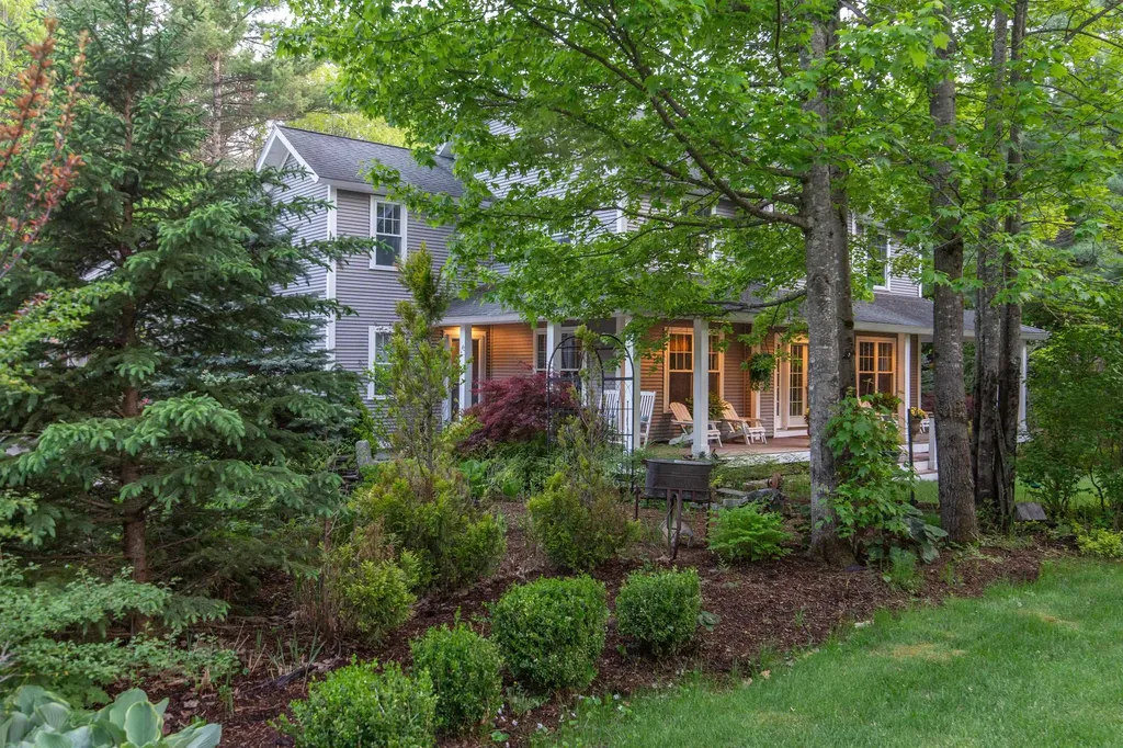 208 Benjamin Wentworth Drive Tamworth NH 03817