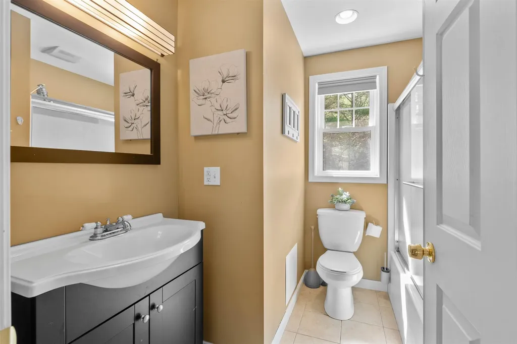 208 Benjamin Wentworth Drive Tamworth NH 03817