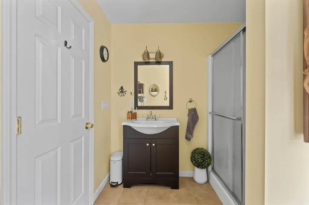 208 Benjamin Wentworth Drive Tamworth NH 03817