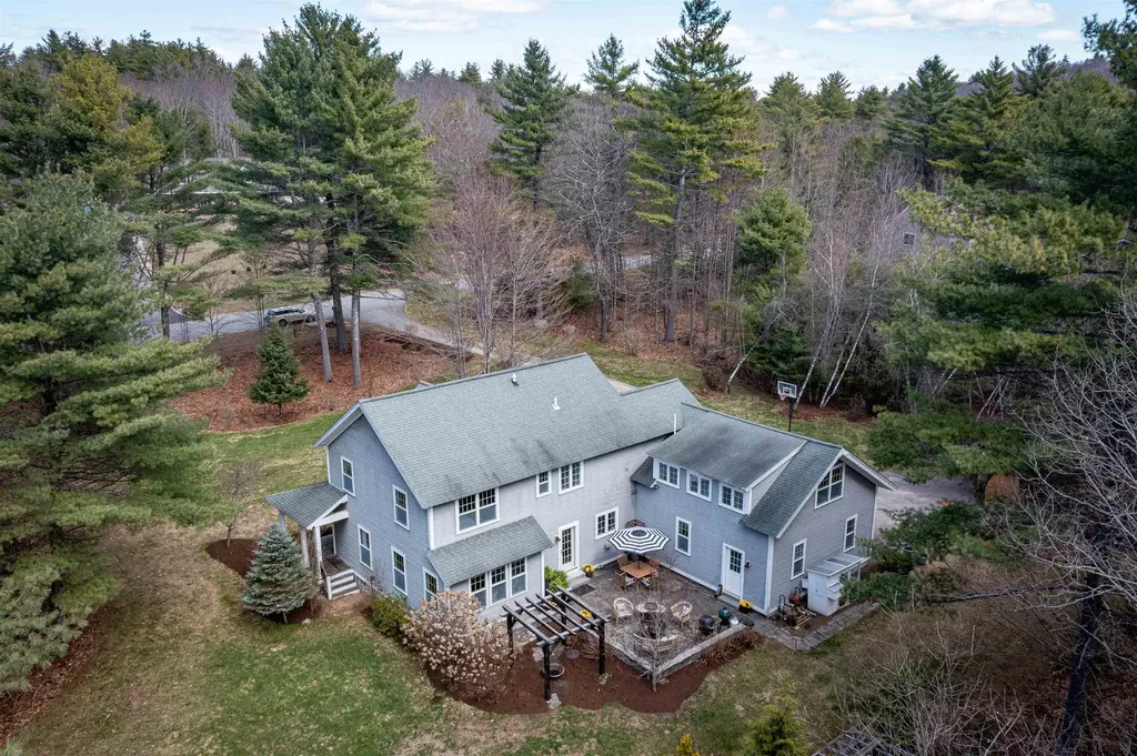 208 Benjamin Wentworth Drive Tamworth NH 03817