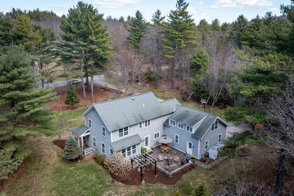 208 Benjamin Wentworth Drive Tamworth NH 03817