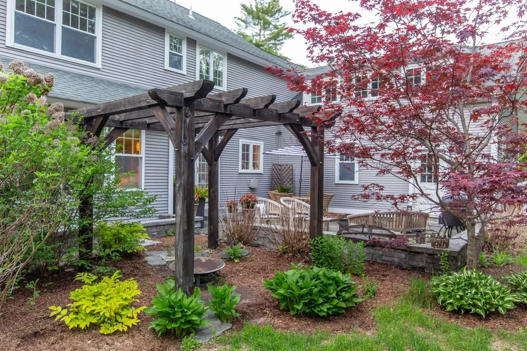208 Benjamin Wentworth Drive Tamworth NH 03817